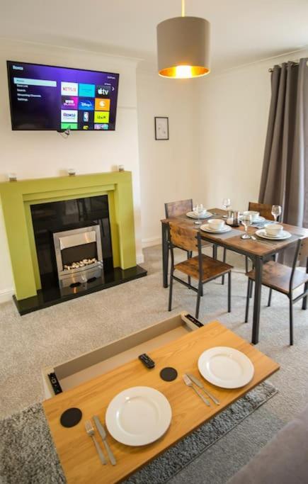 3 Bed, Parking Inc 15 Percent Off For Monthly