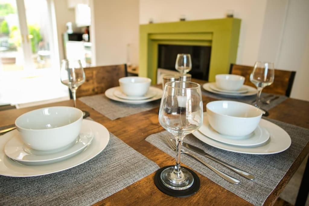 Apartment 3 Bed, Parking Inc 15 Percent Off For Monthly *