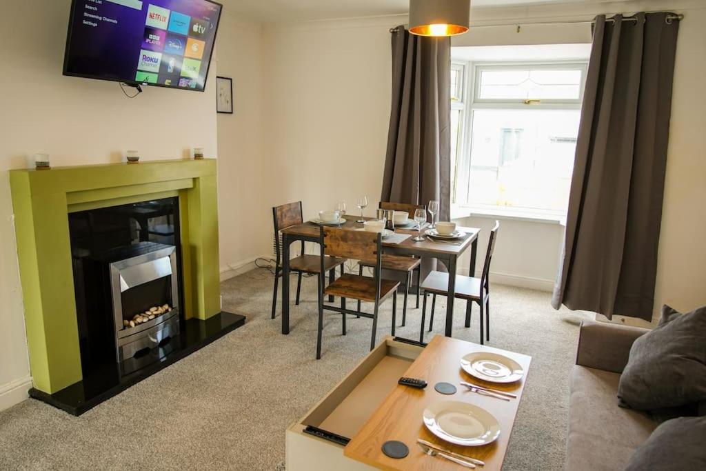 3 Bed, Parking Inc 15 Percent Off For Monthly Apartment *