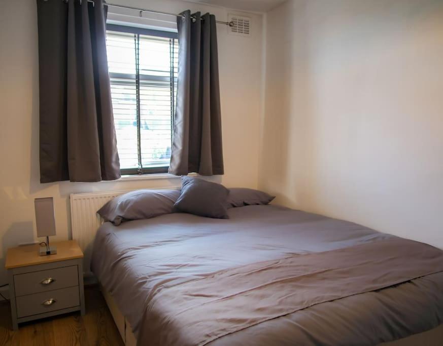 3 Bed, Parking Inc 15 Percent Off For Monthly