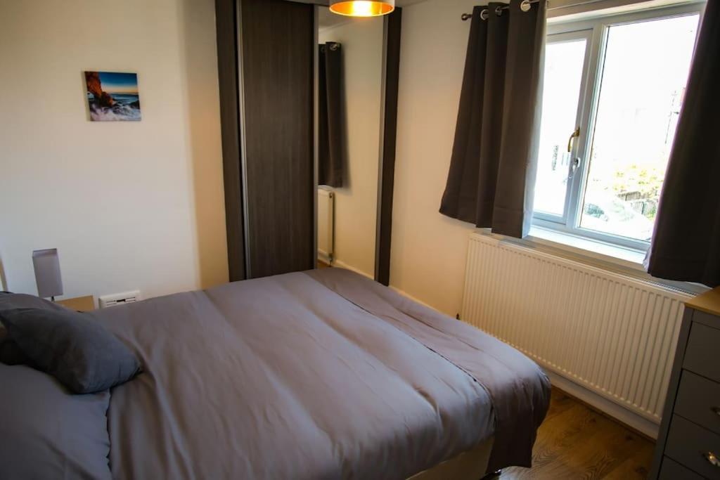 Apartment 3 Bed, Parking Inc 15 Percent Off For Monthly *