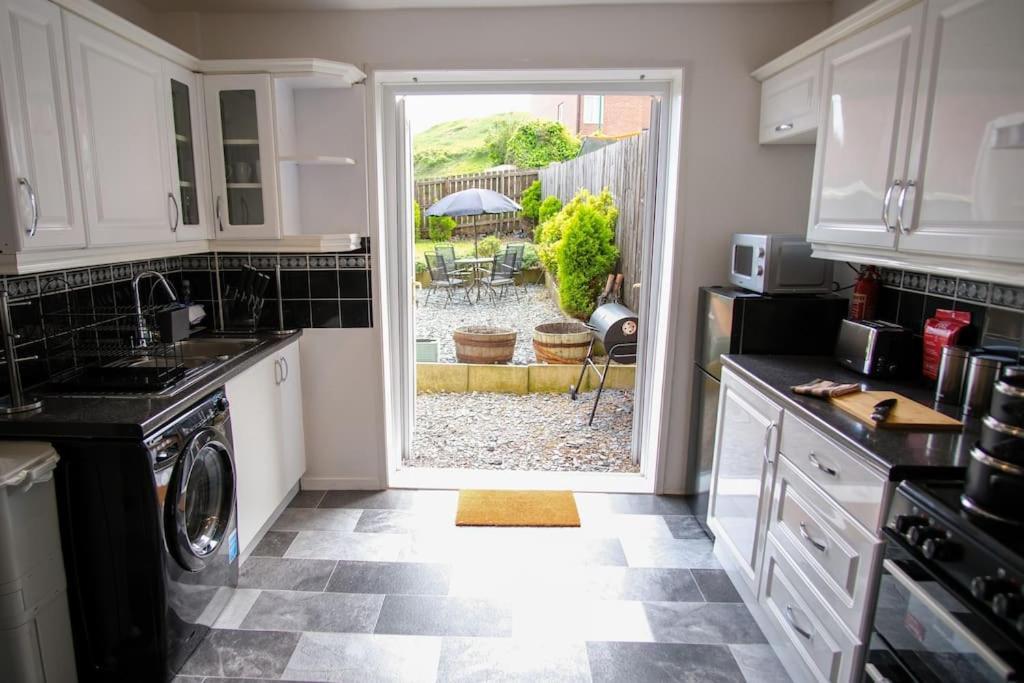 3 Bed, Parking Inc 15 Percent Off For Monthly Apartment