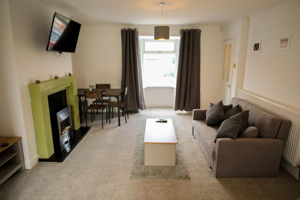 Apartment 3 Bed, Parking Inc 15 Percent Off For Monthly
