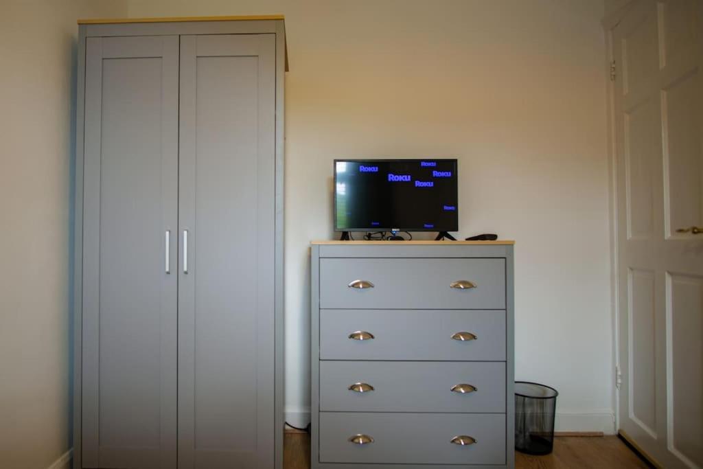 3 Bed, Parking Inc 15 Percent Off For Monthly