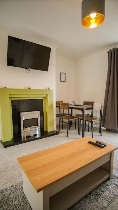 3 Bed, Parking Inc 15 Percent Off For Monthly