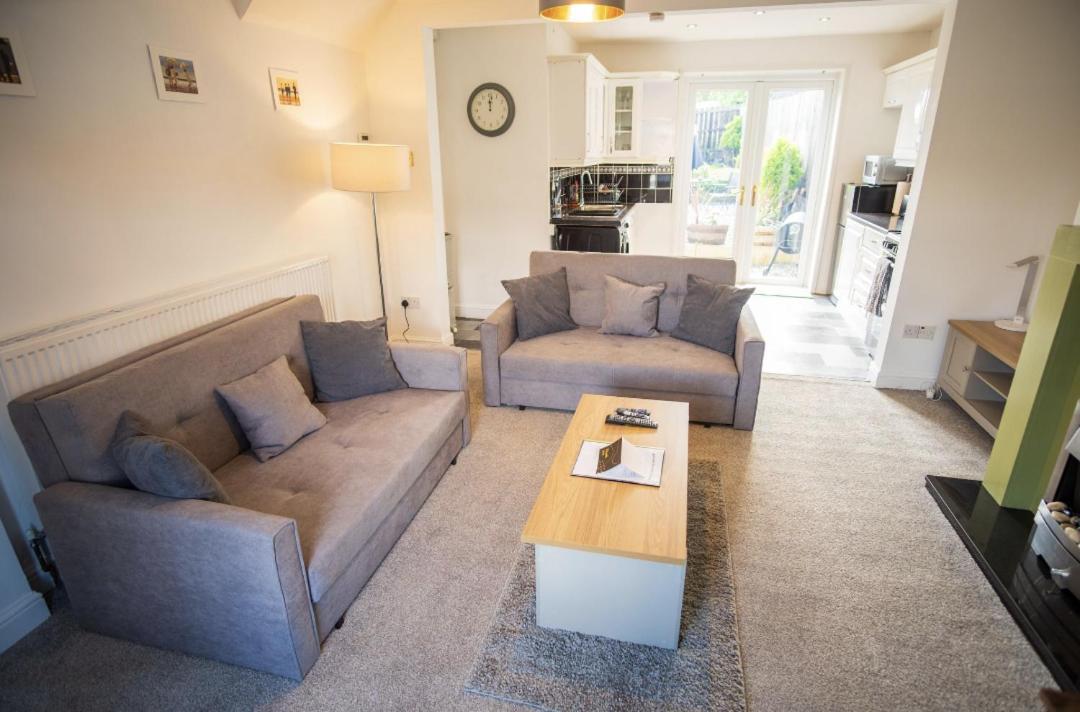 3 Bed, Parking Inc 15 Percent Off For Monthly
